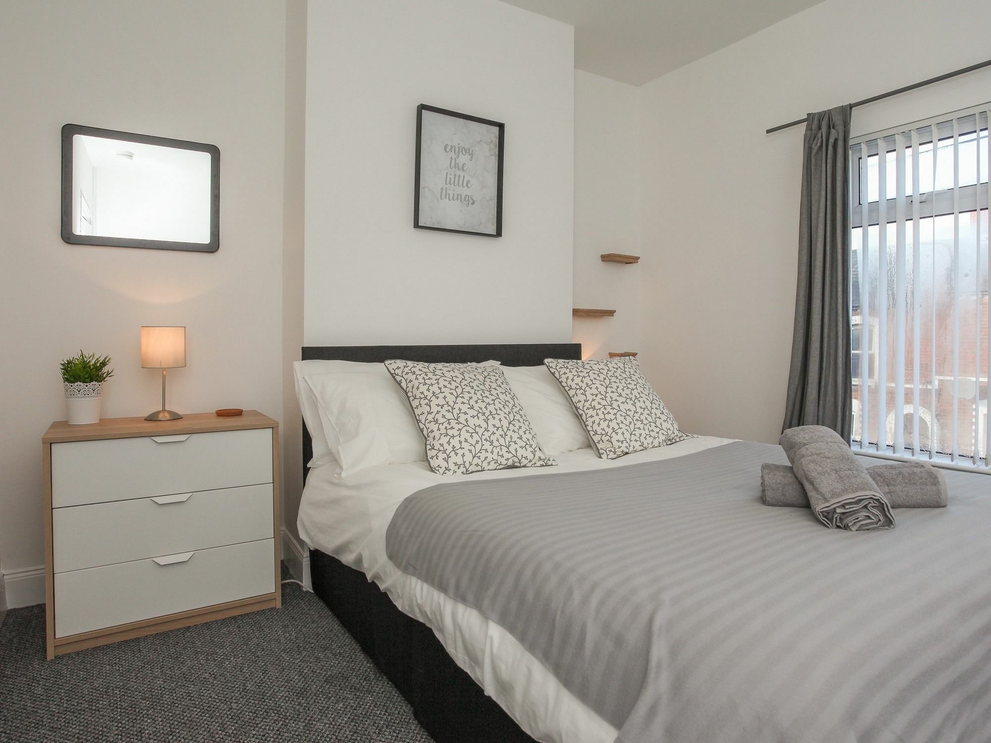 Kingston Serviced Accommodation - Donegall Avenue ベルファスト エクステリア 写真